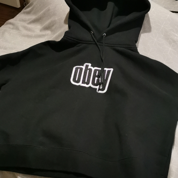 xs OBEY cropped hoody with stitched emblem - Picture 1 of 4